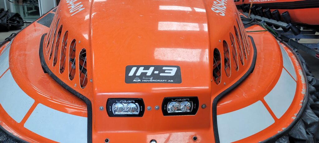 L’aéroglisseur SNS4-A01 Maxime Touchais* : « Faire en sorte que l’eau salée n’ait jamais le goût des larmes. »